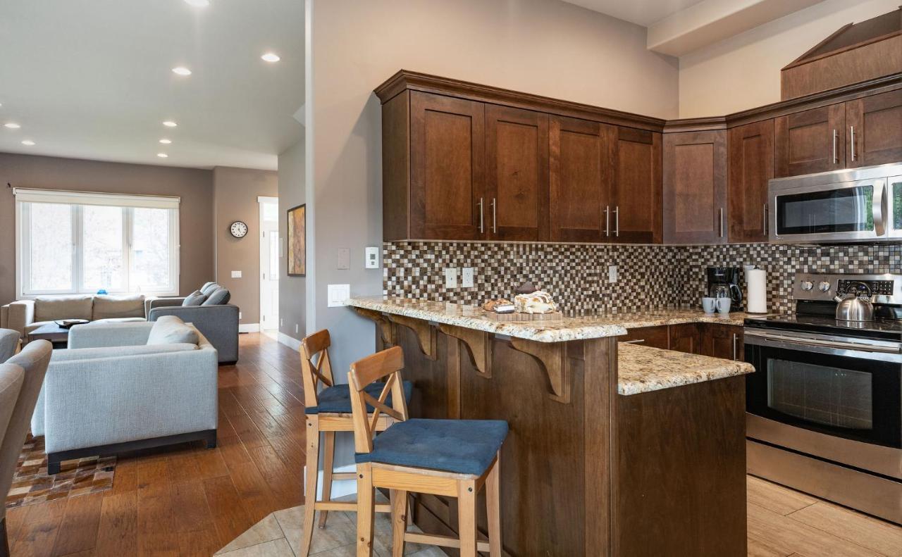 Aspen Lodge By Revelstoke Vacations 외부 사진
