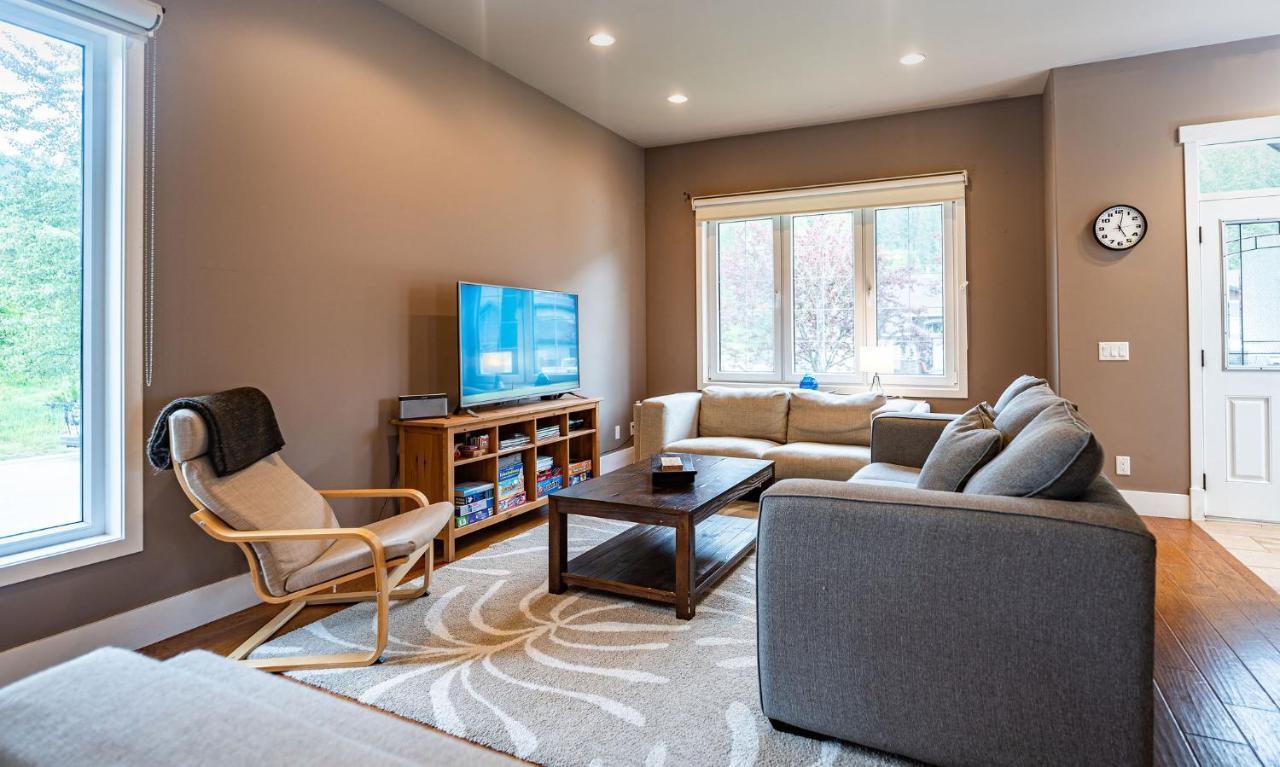 Aspen Lodge By Revelstoke Vacations 외부 사진