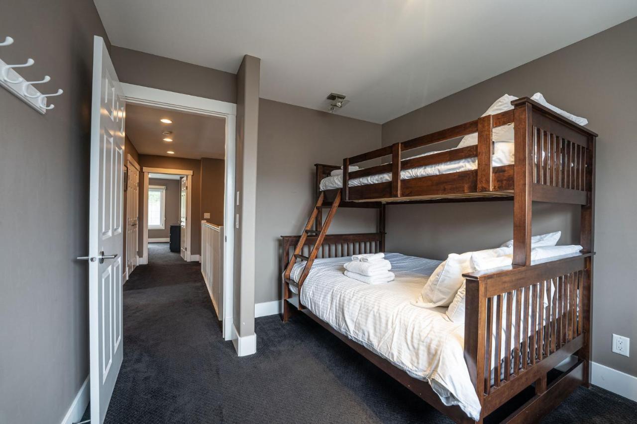 Aspen Lodge By Revelstoke Vacations 외부 사진
